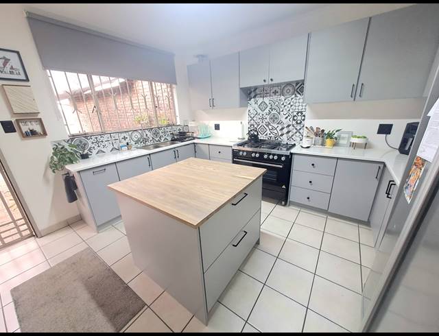 2 BEDROOM TOWNHOUSE FOR SALE IN DUNCANVILLE